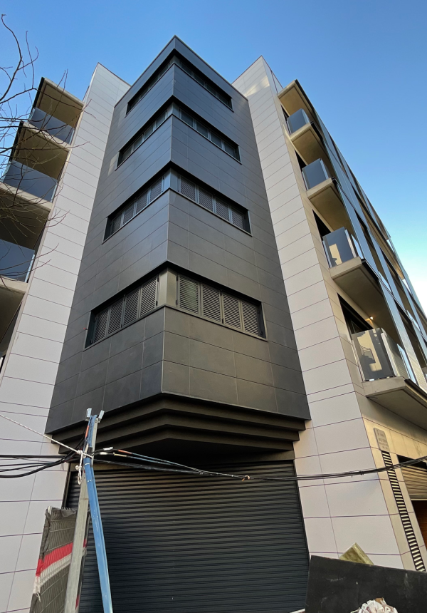 Orlando-DeUrrutia-Edificio-Láia-EcoCybernétic