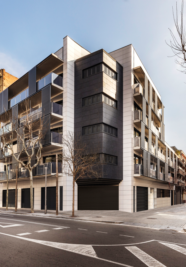 Orlando-DeUrrutia-Edificio-Láia-EcoCybernétic