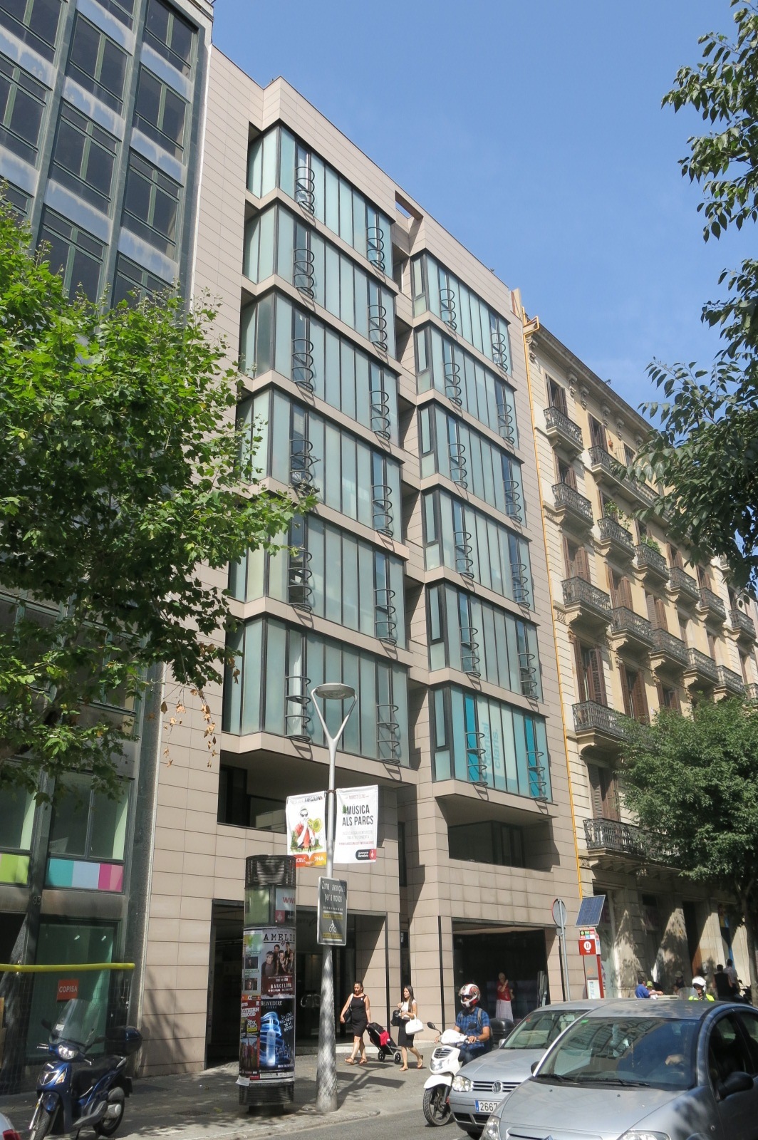 Edificio Residencial Pau Claris Orlando DeUrrutia