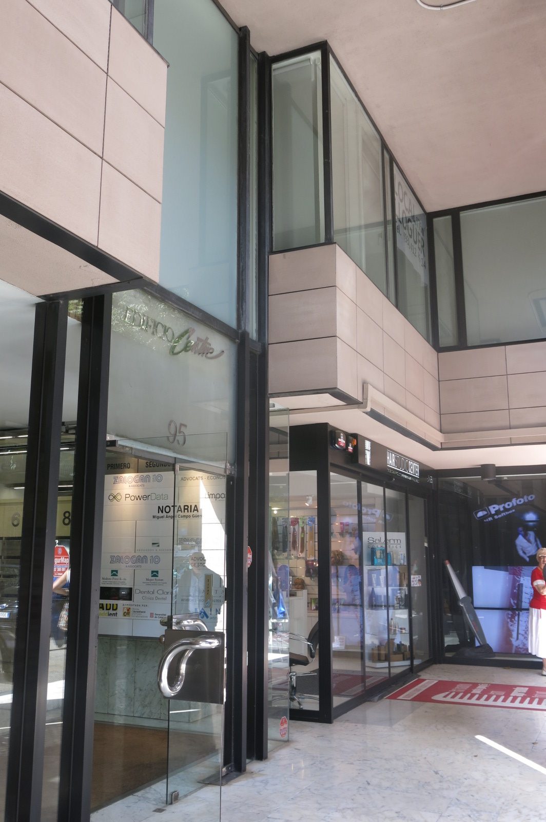 Edificio Residencial Pau Claris Orlando DeUrrutia